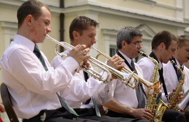 Trębacze i saksofoniści na pierwszym koncercie Orkiestry – Dni SGGW 2008 (16 maja 2008 r.)