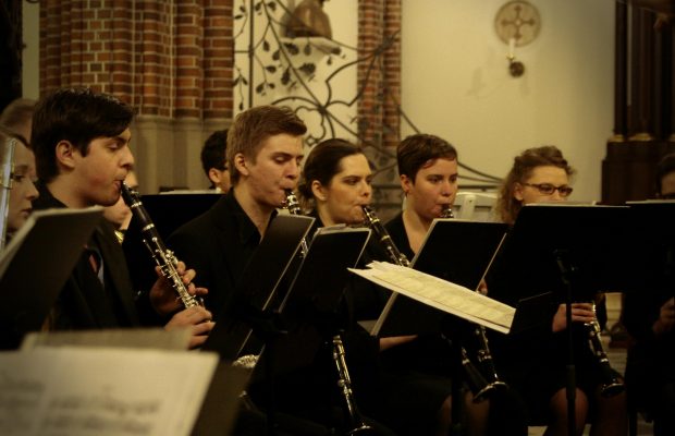 Sekcja klarnetów podczas koncertu w katedrze św. Floriana w Warszawie (23 listopada 2014 r.)