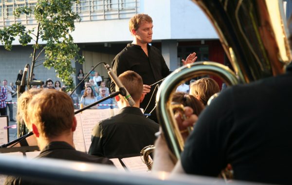 Tomasz Labuń podczas koncertu Muzyczne Lato na Ursynowie 2016 (10 lipca 2016 r.)