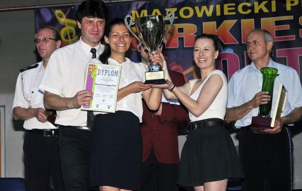 XVII Mazowiecki Przegląd Orkiestr Dętych - wręczenie pucharu Marszałka Województwa Mazowieckiego za Grand Prix festiwalu (16 czerwca 2013 r.)